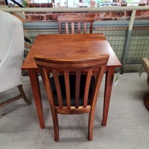 Tina Table & Chairs